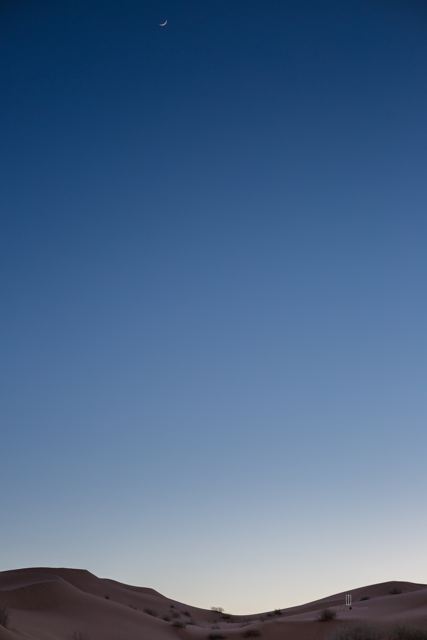 Cielo del anochecer sobre las dunas