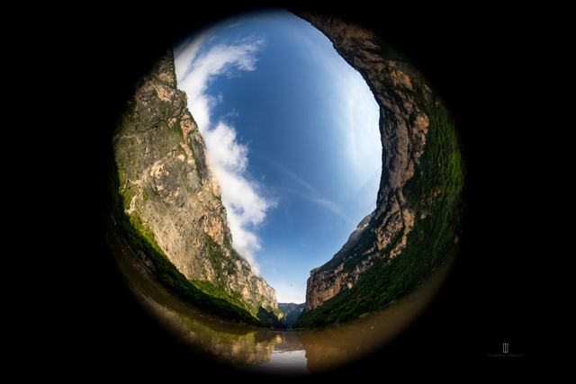 El cañón visto desde el río con lente ojo de pez